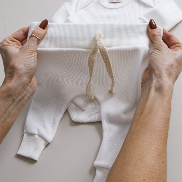 enxoval para bebê, lista de enxoval maternidade, dicas de maternidade, mamãe de primeira viagem, recém-nascido, puerpério, amamentação, dúvidas sobre maternidade, gravidez, parto, cesárea, parto natural, dicas para o sono do bebê, primeiros passos do bebê, macacão infantil, macacão bebê, malha 100% algodão, verão, primavera verão, baby, site confiável, peças infantis, moda infantil, roupa de criança, conjunto body manga curta infantil, unissex, Le Coeur, minimalista, roupas de bebê, roupas infantis, moda bebê, roupas para recém-nascido, loja de bebê online, conjuntos de bebê, roupa de bebê a preço acessível, roupas de bebê em promoção, roupas de bebê para o verão, conjuntos de roupas de bebê, roupas de bebê meia estação, roupa que cresce junto com o bebê, calça para bebê, macacão para bebê, camiseta bebê, roupas de bebê fáceis de trocar, body bebê, calça bebê, macacão com pezinho, saída de maternidade, roupa de bebê para sair da maternidade, roupa para neném, peças para neném maternidade, sapatinho de bebê, mantinha de bebê, roupa de bebê menino, roupa de bebê menina, touca para bebê, gorro para bebê, peças para aquecer o bebê, inverno, roupas de inverno para bebê, kit maternidade, enxoval bebê completo, kit body e calça bebê, kit saída de maternidade, kit roupas de recém-nascido, calça bebê suedine algodão, roupa de bebê confortável, enxoval bebê, roupas infantis, roupas para bebês preço, calça bebê, roupas personalizadas, roupas de maternidade, roupas de bebê confortáveis, calça de bebê unissex, ideias para mesversário, dicas de amamentação, quarto de bebê, decoração para quarto de bebê, malha leve e respirável, feito em algodão, confortável, maciez, moderna e estilosa, peças meia estação, enxoval completo para bebê, o que levar na mala da maternidade, lista enxoval maternidade atualizada, enxoval prático para recém-nascido, itens essenciais do enxoval, enxoval para mamãe e bebê, bolsa maternidade organizada, maternidade real, maternidade leve, maternidade na prática, dicas para mamães de primeira viagem, cuidados com o bebê recém-nascido, o que comprar antes do nascimento, roupinhas para maternidade, enxoval minimalista, enxoval sustentável para bebê, roupas fresquinhas para bebê, moda bebê verão, roupa leve para dias quentes, conjuntinho de verão bebê, roupas de bebê respiráveis, tecidos leves para o calor, roupas de bebê para meia-estação, looks de verão para bebê, conforto térmico para o bebê, roupa de bebê para clima quente, kit verão bebê, looks básicos de verão, roupas de bebê para passear, roupas de bebê para o dia a dia, roupas de bebê 100% algodão, algodão macio para bebê, roupas de bebê hipoalergênicas, tecidos naturais para bebê, roupas sem poliéster, malha respirável para bebê, roupas seguras para a pele do bebê, conforto e maciez para o bebê, roupas que não irritam a pele, roupas duráveis e confortáveis, roupas que acompanham o crescimento, qualidade premium infantil, roupas com toque suave, body de algodão para bebê, body manga curta bebê verão, calça bebê algodão, macacão leve para recém-nascido, conjunto bebê minimalista, roupas básicas para bebê, roupas neutras unissex, roupinhas para bebê menino e menina, kit body e calça bebê, kit roupas para recém-nascido, saída maternidade algodão, roupas práticas para trocar, roupas para o enxoval do bebê, roupas para dormir o bebê, pijaminha bebê, roupa para o bebê dormir confortável, amor em cada detalhe, feito com carinho para o bebê, cada fase com conforto, roupas para momentos especiais, estilo minimalista infantil, conforto que abraça, roupas que acompanham o crescimento, moda infantil afetiva, roupas pensadas para o dia a dia da mamãe.