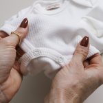enxoval para bebê, lista de enxoval maternidade, dicas de maternidade, mamãe de primeira viagem, recém-nascido, puerpério, amamentação, dúvidas sobre maternidade, gravidez, parto, cesárea, parto natural, dicas para o sono do bebê, primeiros passos do bebê, macacão infantil, macacão bebê, malha 100% algodão, verão, primavera verão, baby, site confiável, peças infantis, moda infantil, roupa de criança, conjunto body manga curta infantil, unissex, Le Coeur, minimalista, roupas de bebê, roupas infantis, moda bebê, roupas para recém-nascido, loja de bebê online, conjuntos de bebê, roupa de bebê a preço acessível, roupas de bebê em promoção, roupas de bebê para o verão, conjuntos de roupas de bebê, roupas de bebê meia estação, roupa que cresce junto com o bebê, calça para bebê, macacão para bebê, camiseta bebê, roupas de bebê fáceis de trocar, body bebê, calça bebê, macacão com pezinho, saída de maternidade, roupa de bebê para sair da maternidade, roupa para neném, peças para neném maternidade, sapatinho de bebê, mantinha de bebê, roupa de bebê menino, roupa de bebê menina, touca para bebê, gorro para bebê, peças para aquecer o bebê, inverno, roupas de inverno para bebê, kit maternidade, enxoval bebê completo, kit body e calça bebê, kit saída de maternidade, kit roupas de recém-nascido, calça bebê suedine algodão, roupa de bebê confortável, enxoval bebê, roupas infantis, roupas para bebês preço, calça bebê, roupas personalizadas, roupas de maternidade, roupas de bebê confortáveis, calça de bebê unissex, ideias para mesversário, dicas de amamentação, quarto de bebê, decoração para quarto de bebê, malha leve e respirável, feito em algodão, confortável, maciez, moderna e estilosa, peças meia estação, enxoval completo para bebê, o que levar na mala da maternidade, lista enxoval maternidade atualizada, enxoval prático para recém-nascido, itens essenciais do enxoval, enxoval para mamãe e bebê, bolsa maternidade organizada, maternidade real, maternidade leve, maternidade na prática, dicas para mamães de primeira viagem, cuidados com o bebê recém-nascido, o que comprar antes do nascimento, roupinhas para maternidade, enxoval minimalista, enxoval sustentável para bebê, roupas fresquinhas para bebê, moda bebê verão, roupa leve para dias quentes, conjuntinho de verão bebê, roupas de bebê respiráveis, tecidos leves para o calor, roupas de bebê para meia-estação, looks de verão para bebê, conforto térmico para o bebê, roupa de bebê para clima quente, kit verão bebê, looks básicos de verão, roupas de bebê para passear, roupas de bebê para o dia a dia, roupas de bebê 100% algodão, algodão macio para bebê, roupas de bebê hipoalergênicas, tecidos naturais para bebê, roupas sem poliéster, malha respirável para bebê, roupas seguras para a pele do bebê, conforto e maciez para o bebê, roupas que não irritam a pele, roupas duráveis e confortáveis, roupas que acompanham o crescimento, qualidade premium infantil, roupas com toque suave, body de algodão para bebê, body manga curta bebê verão, calça bebê algodão, macacão leve para recém-nascido, conjunto bebê minimalista, roupas básicas para bebê, roupas neutras unissex, roupinhas para bebê menino e menina, kit body e calça bebê, kit roupas para recém-nascido, saída maternidade algodão, roupas práticas para trocar, roupas para o enxoval do bebê, roupas para dormir o bebê, pijaminha bebê, roupa para o bebê dormir confortável, amor em cada detalhe, feito com carinho para o bebê, cada fase com conforto, roupas para momentos especiais, estilo minimalista infantil, conforto que abraça, roupas que acompanham o crescimento, moda infantil afetiva, roupas pensadas para o dia a dia da mamãe.