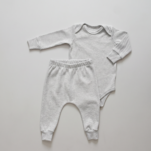enxoval para bebe lista de enxoval maternidade dicas de maternidade mamae de primeira viagem recem nasciso puerperio amamentacao duvidas sobre maternidade gravidez parto cesaria parto natural dicas para o sono do bebe dicas de amamentacao primeiros passos do bebe macacão infantil, macacão bebe, malha 100% algodão, verão, baby, site confiável, primavera verão, peças infantis, moda infantil, roupa de criança, conjunto body manga curta infantil, unissex, le coeur, minimalista, Roupas de bebê, Roupas infantis, Moda bebê, Roupas para recém-nascido, loja de bebê online, Conjuntos de bebê, Roupa de bebê a preço acessível, Roupas de bebê em promoção, Roupas de bebê para o verão, Conjuntos de roupas de bebê, Roupas de bebê meia estação, Roupa que cresce junto com o bebê, calça para bebê, Macacão para bebê Camiseta bebê, Roupas de bebê Fáceis de trocar, Body bebê, Calça bebê, macacão com pezinho, Saída de maternidade, Roupa de bebê para sair da maternidade, Roupa para neném, Peças para neném maternidade sapatinho de bebe mantinha de bebe roupa de bebe menino roupa de bebe menina touca para bebe gorro para bebe pecas para aquecer o bebe inverno roupas de inverno para bebe o que levar na bolsa da maternidade o que o bebe mais usa nos primeiros dias leite materno amamentação doula dicas de amamentacao como amamentar dor pra amamentar meias para bebe mantas para bebe saida de maternidade sapatinhos de bebe enxoval bebe bolsa de bebe cha revelacao ideia de cha revelacao meia bebe touca bebe manta bebe sapatinho bebe