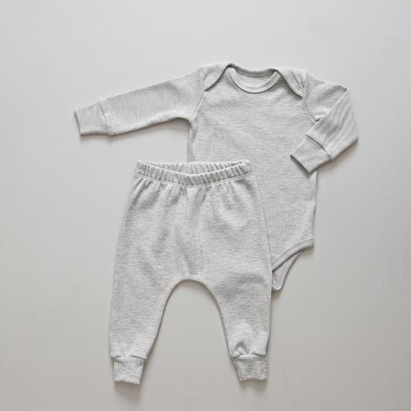 enxoval para bebe lista de enxoval maternidade dicas de maternidade mamae de primeira viagem recem nasciso puerperio amamentacao duvidas sobre maternidade gravidez parto cesaria parto natural dicas para o sono do bebe dicas de amamentacao primeiros passos do bebe macacão infantil, macacão bebe, malha 100% algodão, verão, baby, site confiável, primavera verão, peças infantis, moda infantil, roupa de criança, conjunto body manga curta infantil, unissex, le coeur, minimalista, Roupas de bebê, Roupas infantis, Moda bebê, Roupas para recém-nascido, loja de bebê online, Conjuntos de bebê, Roupa de bebê a preço acessível, Roupas de bebê em promoção, Roupas de bebê para o verão, Conjuntos de roupas de bebê, Roupas de bebê meia estação, Roupa que cresce junto com o bebê, calça para bebê, Macacão para bebê Camiseta bebê, Roupas de bebê Fáceis de trocar, Body bebê, Calça bebê, macacão com pezinho, Saída de maternidade, Roupa de bebê para sair da maternidade, Roupa para neném, Peças para neném maternidade sapatinho de bebe mantinha de bebe roupa de bebe menino roupa de bebe menina touca para bebe gorro para bebe pecas para aquecer o bebe inverno roupas de inverno para bebe o que levar na bolsa da maternidade o que o bebe mais usa nos primeiros dias leite materno amamentação doula dicas de amamentacao como amamentar dor pra amamentar meias para bebe mantas para bebe saida de maternidade sapatinhos de bebe enxoval bebe bolsa de bebe cha revelacao ideia de cha revelacao meia bebe touca bebe manta bebe sapatinho bebe