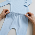 enxoval para bebe lista de enxoval maternidade dicas de maternidade mamae de primeira viagem recem nasciso puerperio amamentacao duvidas sobre maternidade gravidez parto cesaria parto natural dicas para o sono do bebe dicas de amamentacao primeiros passos do bebe macacão infantil, macacão bebe, malha 100% algodão, verão, baby, site confiável, primavera verão, peças infantis, moda infantil, roupa de criança, conjunto body manga curta infantil, unissex, le coeur, minimalista, Roupas de bebê, Roupas infantis, Moda bebê, Roupas para recém-nascido, loja de bebê online, Conjuntos de bebê, Roupa de bebê a preço acessível, Roupas de bebê em promoção, Roupas de bebê para o verão, Conjuntos de roupas de bebê, Roupas de bebê meia estação, Roupa que cresce junto com o bebê, calça para bebê, Macacão para bebê Camiseta bebê, Roupas de bebê Fáceis de trocar, Body bebê, Calça bebê, macacão com pezinho, Saída de maternidade, Roupa de bebê para sair da maternidade, Roupa para neném, Peças para neném maternidade sapatinho de bebe mantinha de bebe roupa de bebe menino roupa de bebe menina touca para bebe gorro para bebe pecas para aquecer o bebe inverno roupas de inverno para bebe o que levar na bolsa da maternidade o que o bebe mais usa nos primeiros dias leite materno amamentação doula dicas de amamentacao como amamentar dor pra amamentar meias para bebe mantas para bebe saida de maternidade sapatinhos de bebe enxoval bebe bolsa de bebe cha revelacao ideia de cha revelacao meia bebe touca bebe manta bebe sapatinho bebe