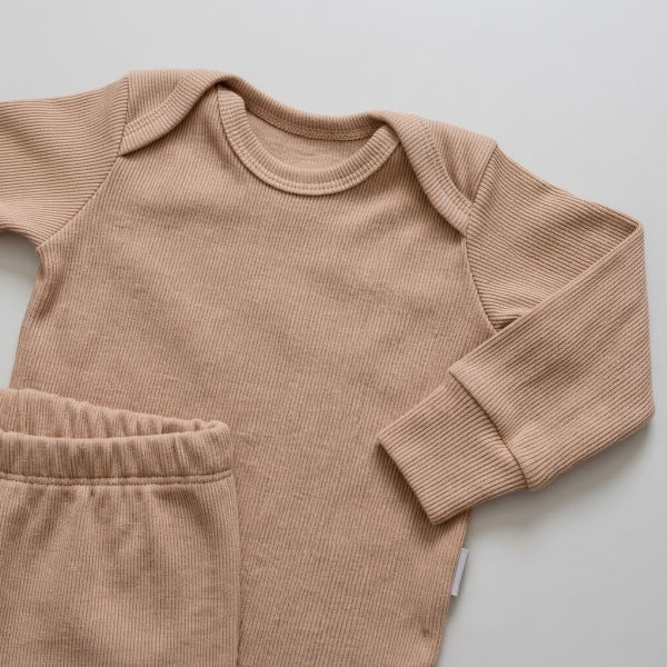 enxoval para bebe lista de enxoval maternidade dicas de maternidade mamae de primeira viagem recem nasciso puerperio amamentacao duvidas sobre maternidade gravidez parto cesaria parto natural dicas para o sono do bebe dicas de amamentacao primeiros passos do bebe macacão infantil, macacão bebe, malha 100% algodão, verão, baby, site confiável, primavera verão, peças infantis, moda infantil, roupa de criança, conjunto body manga curta infantil, unissex, le coeur, minimalista, Roupas de bebê, Roupas infantis, Moda bebê, Roupas para recém-nascido, loja de bebê online, Conjuntos de bebê, Roupa de bebê a preço acessível, Roupas de bebê em promoção, Roupas de bebê para o verão, Conjuntos de roupas de bebê, Roupas de bebê meia estação, Roupa que cresce junto com o bebê, calça para bebê, Macacão para bebê Camiseta bebê, Roupas de bebê Fáceis de trocar, Body bebê, Calça bebê, macacão com pezinho, Saída de maternidade, Roupa de bebê para sair da maternidade, Roupa para neném, Peças para neném maternidade sapatinho de bebe mantinha de bebe roupa de bebe menino roupa de bebe menina touca para bebe gorro para bebe pecas para aquecer o bebe inverno roupas de inverno para bebe o que levar na bolsa da maternidade o que o bebe mais usa nos primeiros dias leite materno amamentação doula dicas de amamentacao como amamentar dor pra amamentar meias para bebe mantas para bebe saida de maternidade sapatinhos de bebe enxoval bebe bolsa de bebe cha revelacao ideia de cha revelacao meia bebe touca bebe manta bebe sapatinho bebe