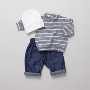 look Infantil Completo com Casaco Tricot, Calça Jeans e Touca