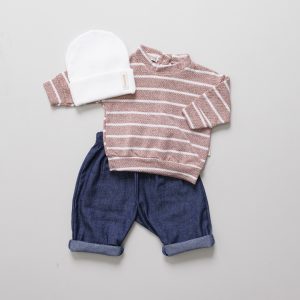 look Infantil Completo com Casaco Tricot, Calça Jeans e Touca